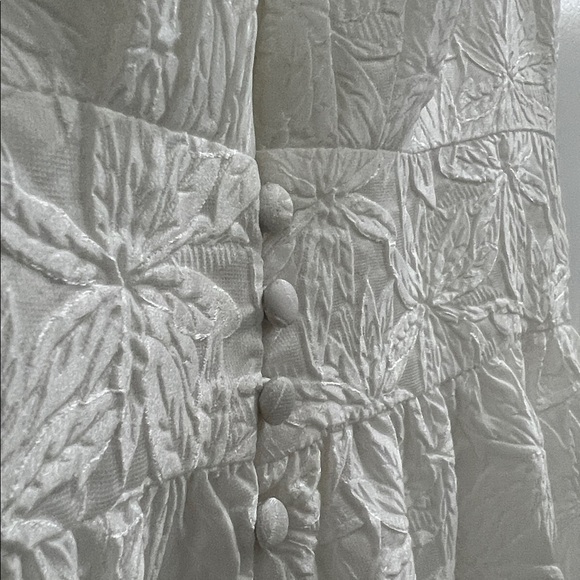 En Saison White Maxi Dress - Picture 4 of 7